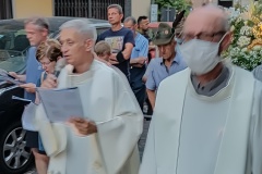 Don Beppe guida la Processione